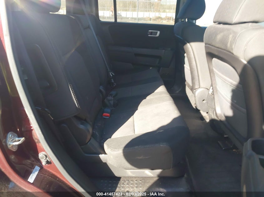 2011 HONDA PILOT VIN: 5FNYF4H22BB059800