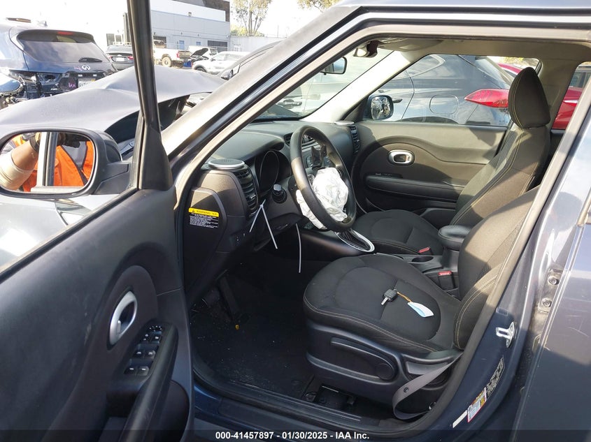 2016 KIA SOUL + - KNDJP3A55G7251092