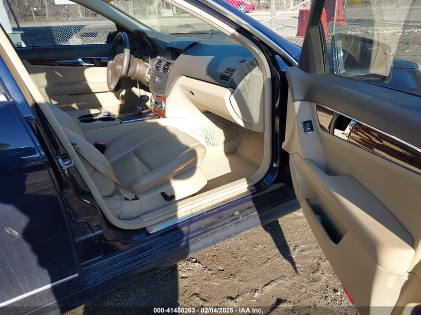 2011 MERCEDES-BENZ C 300 VIN: WDDGF8BB0BR142394