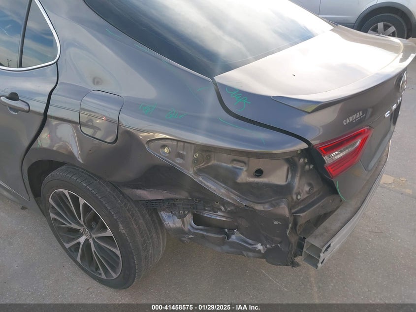 2018 TOYOTA CAMRY VIN: 4T1B11HKXJU009084