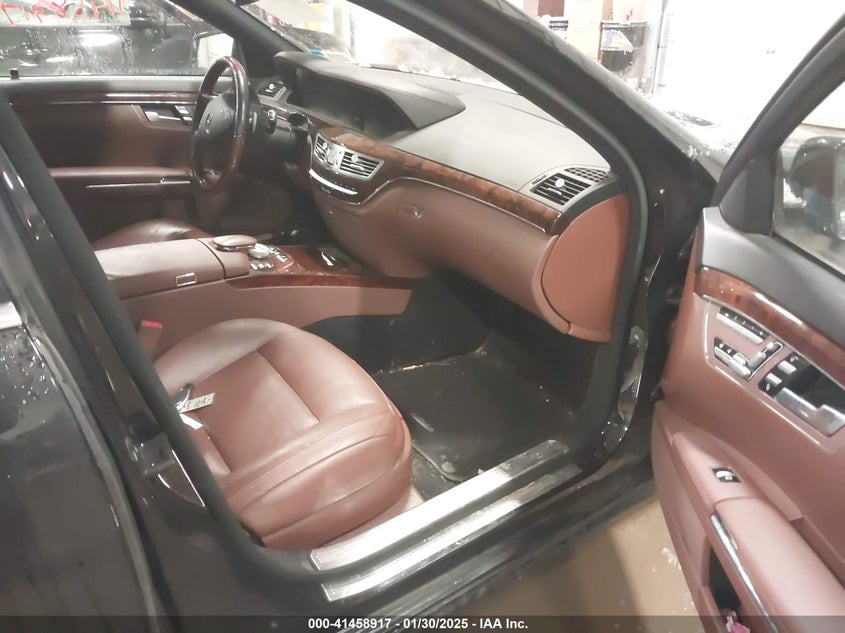 2011 MERCEDES-BENZ S 550 VIN: WDDNG8GB0BA374103