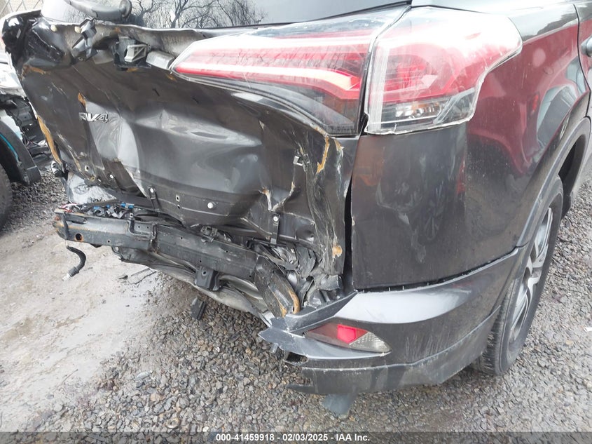 2018 TOYOTA RAV4 LE - JTMZFREV6JJ731977