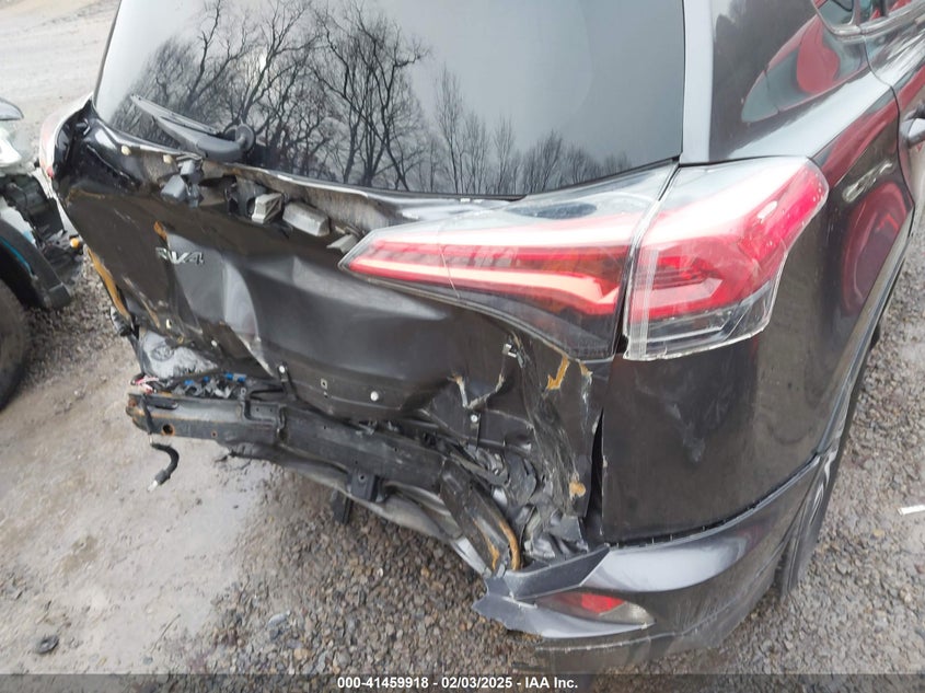 2018 TOYOTA RAV4 LE - JTMZFREV6JJ731977