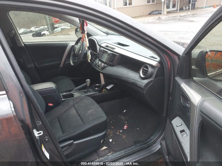 2018 TOYOTA RAV4 LE - JTMZFREV6JJ731977