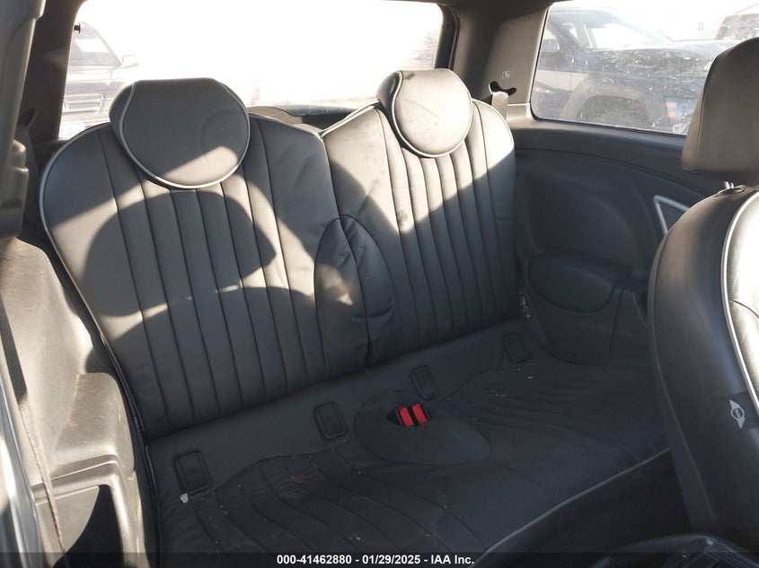 2006 MINI COOPER S VIN: WMWRE33516TN27079