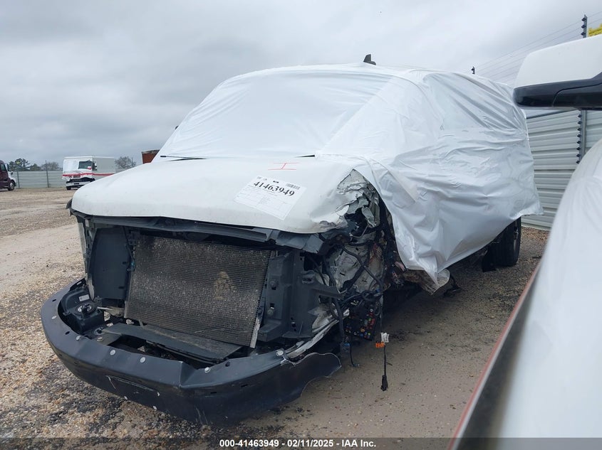 2018 Chevrolet Express, Biohazard, IAAI, VIN 1GCWGAFP0J1275427 — photo 2
