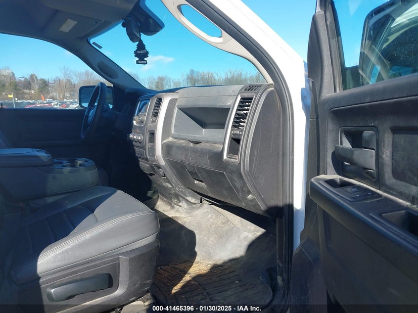 2019 RAM 1500 CLASSIC VIN: 1C6RR7FG5KS597588