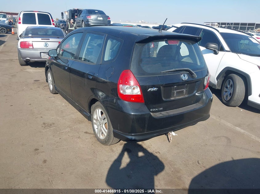 2007 HONDA FIT VIN: JHMGD38627S062557
