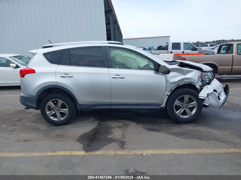 2015 TOYOTA RAV4 XLE - JTMWFREV4FJ038450