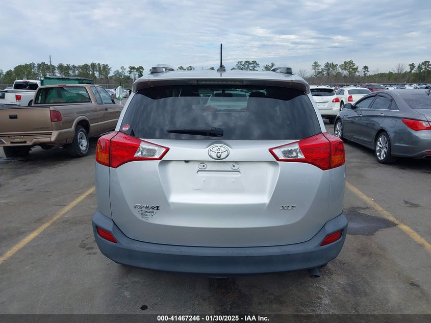 2015 TOYOTA RAV4 XLE - JTMWFREV4FJ038450