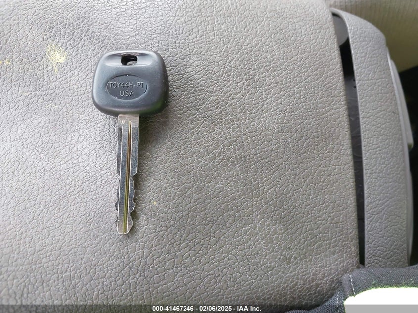 2015 TOYOTA RAV4 XLE - JTMWFREV4FJ038450