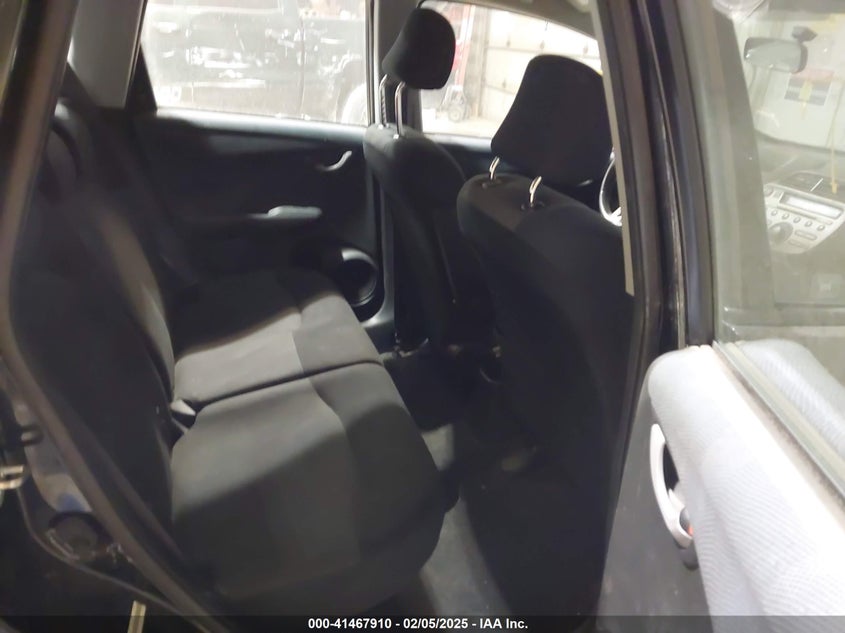 2009 HONDA FIT VIN: JHMGE874X9C002923