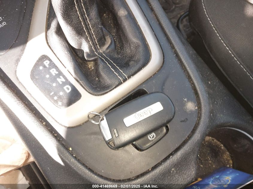 2015 Jeep Cherokee Latitude VIN: 1C4PJMCS7FW664897 Lot: 41469669