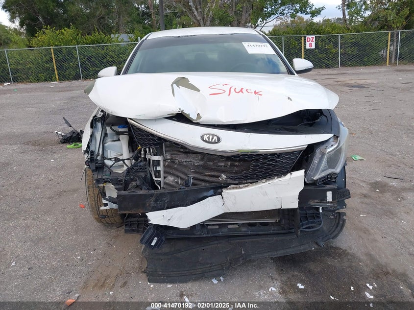 2016 KIA OPTIMA VIN: 5XXGT4L38GG008245