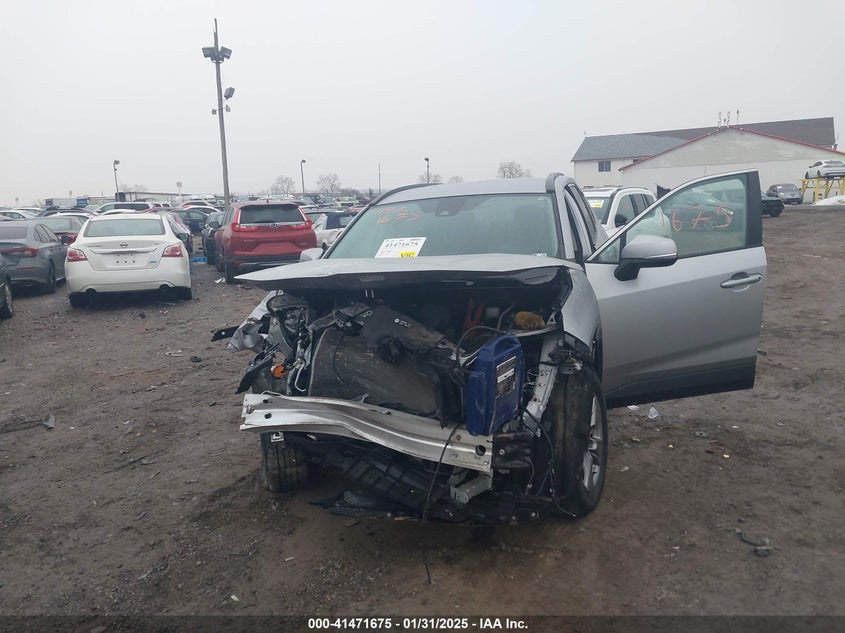 2022 TOYOTA RAV4 VIN: 2T3P1RFV1NC282608