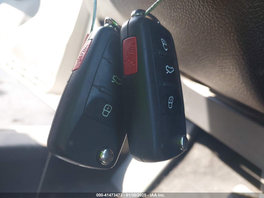 2013 VOLKSWAGEN JETTA HYBRID VIN: 3VW637AJXDM282598