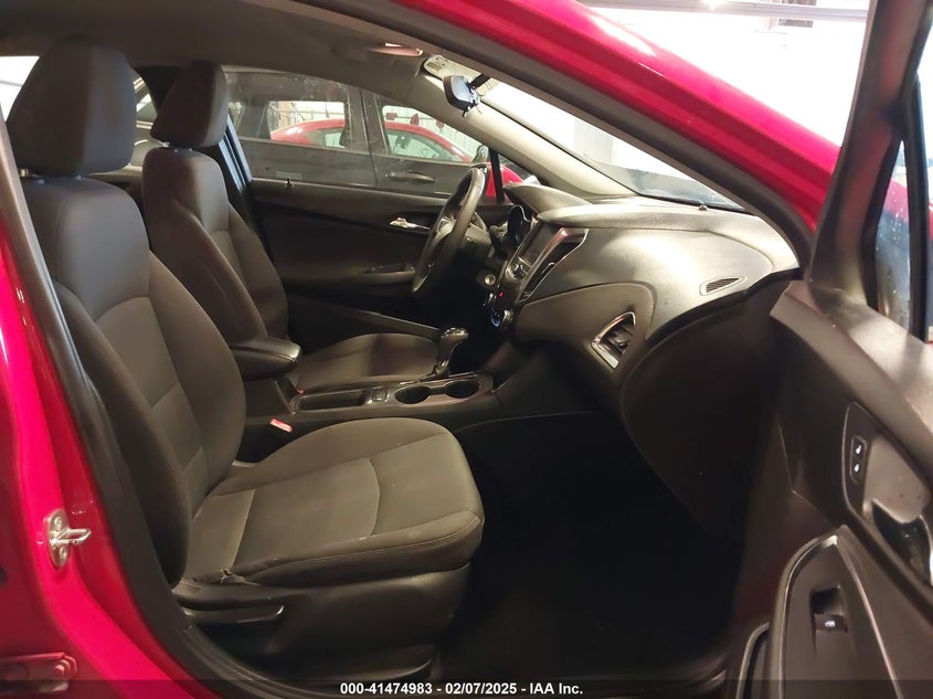 2019 CHEVROLET CRUZE VIN: 1G1BE5SM4K7142717