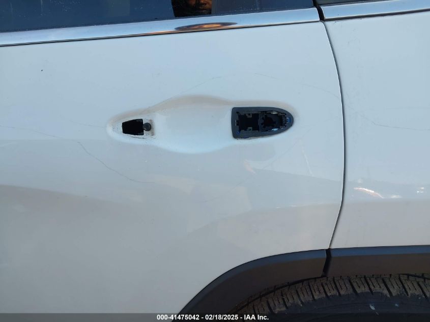 2017 Jeep Cherokee Latitude 4X4 VIN: 1C4PJMCBXHW529884 Lot: 41475042