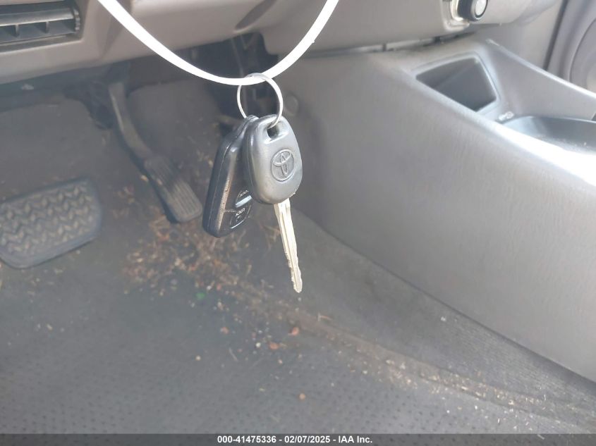 2004 Toyota Sequoia Sr5 V8 VIN: 5TDZT34A34S210081 Lot: 41475336