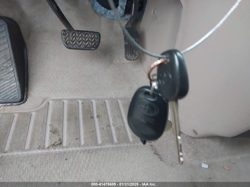 2004 Toyota Sienna VIN: 124761 Lot: 41475689