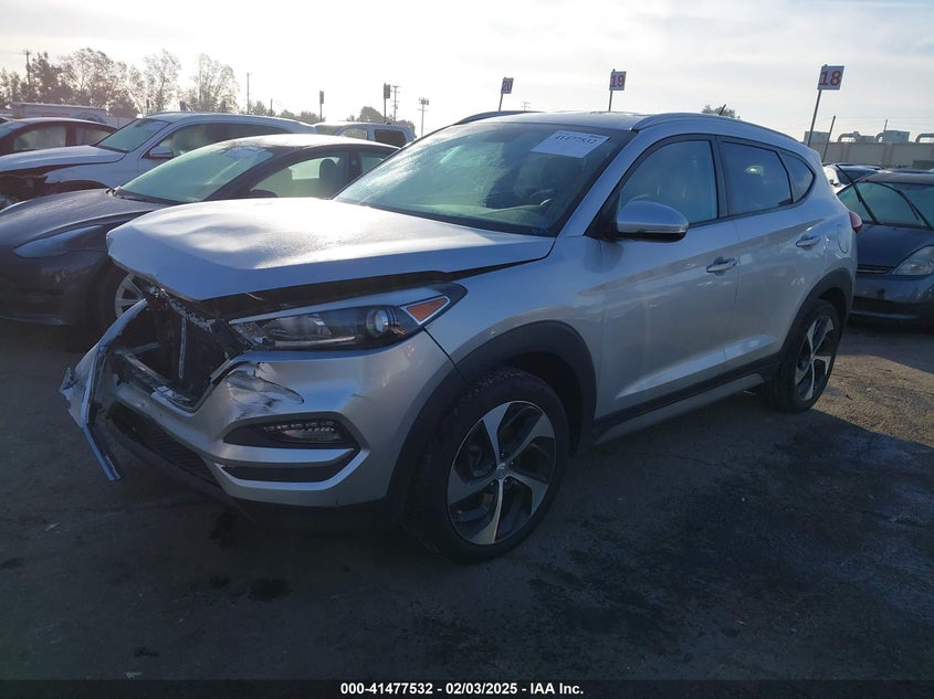 2017 HYUNDAI TUCSON VIN: KM8J33A24HU371773