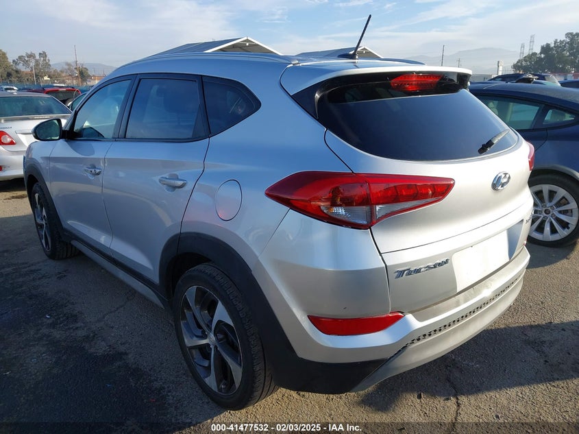 2017 HYUNDAI TUCSON VIN: KM8J33A24HU371773