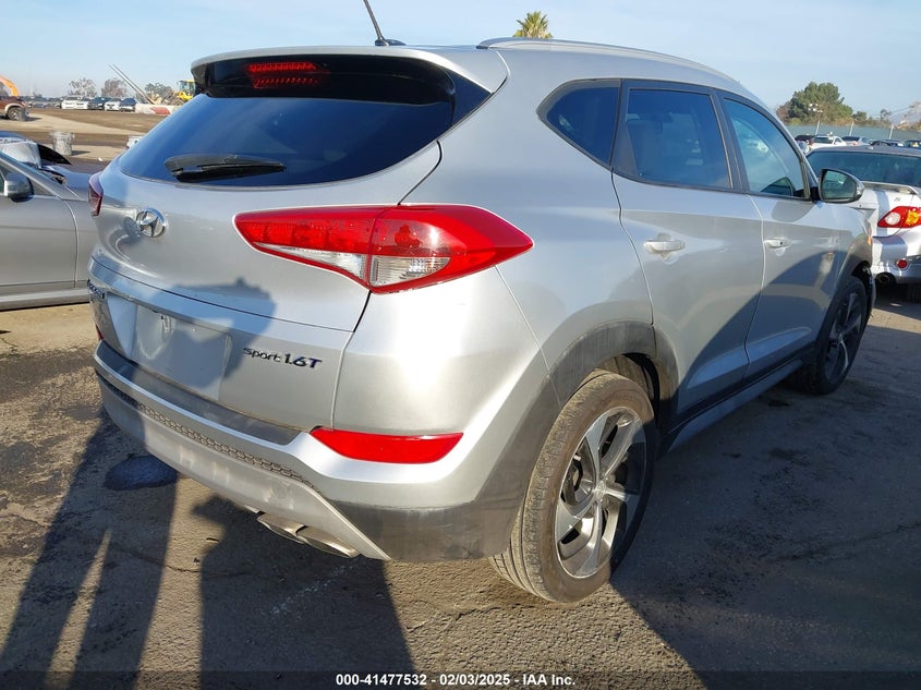 2017 HYUNDAI TUCSON VIN: KM8J33A24HU371773