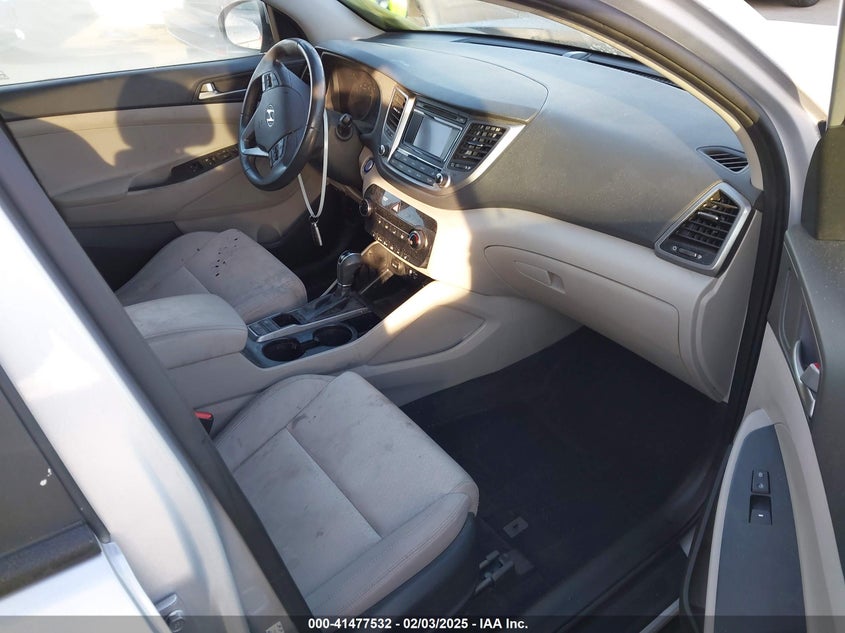 2017 HYUNDAI TUCSON VIN: KM8J33A24HU371773