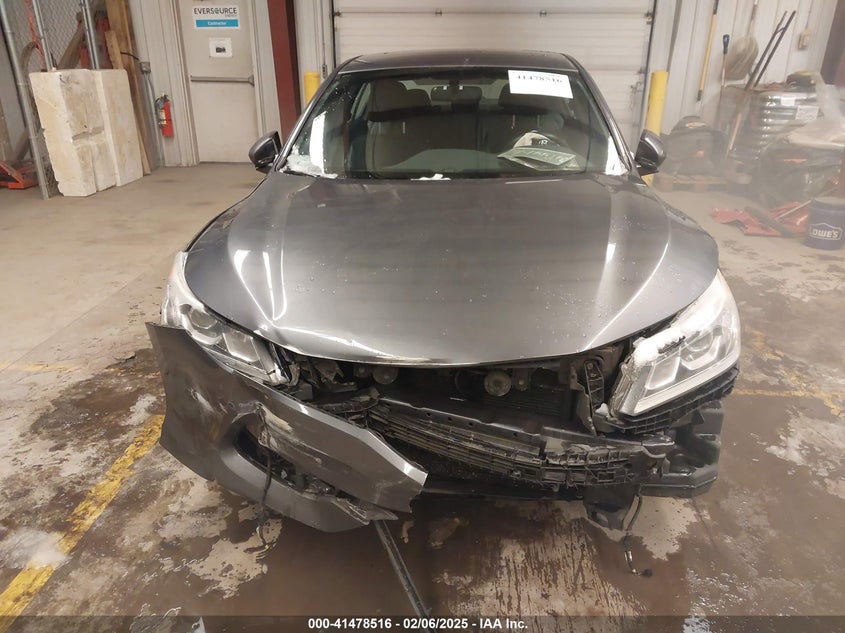 2017 HONDA ACCORD VIN: 1HGCR2F52HA163600