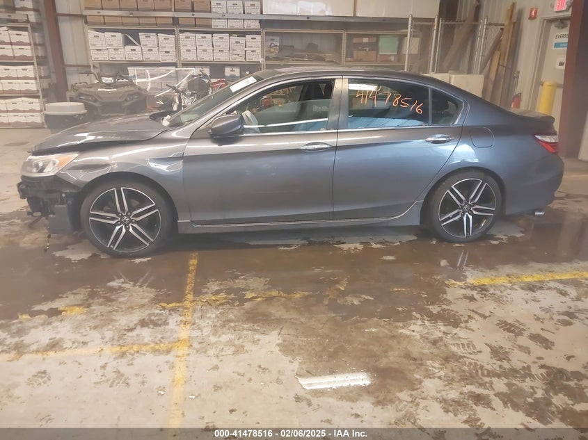2017 HONDA ACCORD VIN: 1HGCR2F52HA163600