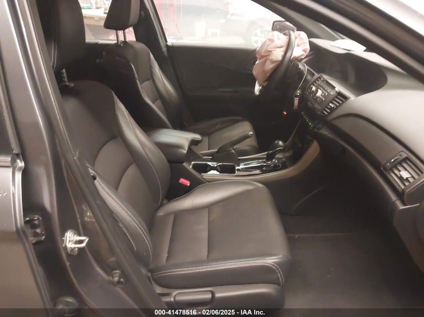 2017 HONDA ACCORD VIN: 1HGCR2F52HA163600