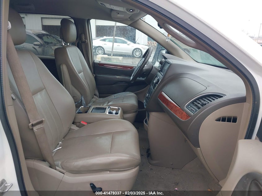 2012 CHRYSLER TOWN & COUNTRY VIN: 2C4RC1BG1CR209255
