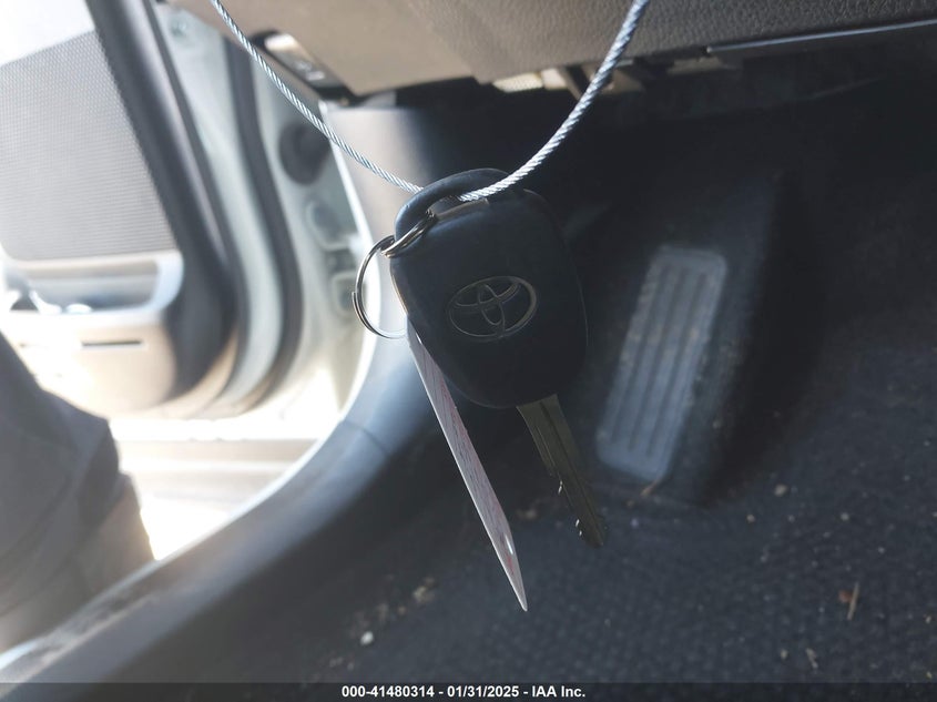 2018 TOYOTA RAV4 LE - JTMZFREV6JJ150530