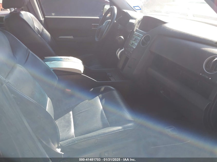 2011 HONDA PILOT VIN: 5FNYF3H52BB037882