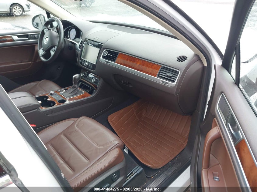 2014 VOLKSWAGEN TOUAREG 3.6L EXECUTIVE/3.6L LUX/3.6L R-LINE/3.6L SPORT - WVGEF9BP9ED006376