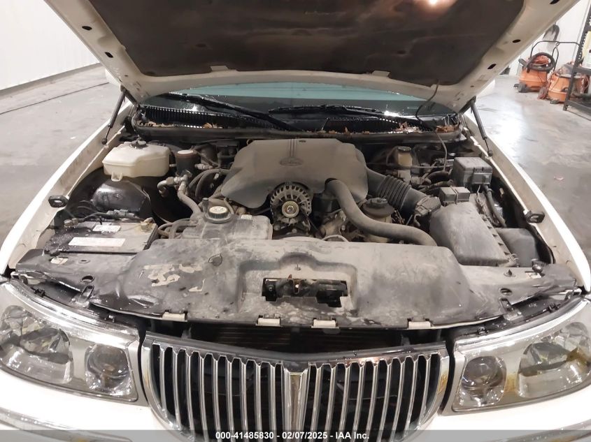 2001 Lincoln Town Car Executive VIN: 1L1FM81W11Y724375 Lot: 41485830