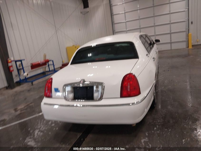 2001 Lincoln Town Car Executive VIN: 1L1FM81W11Y724375 Lot: 41485830