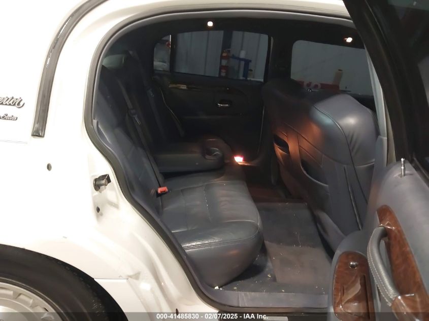 2001 Lincoln Town Car Executive VIN: 1L1FM81W11Y724375 Lot: 41485830