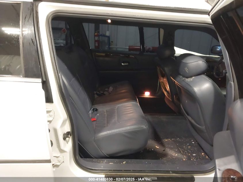 2001 Lincoln Town Car Executive VIN: 1L1FM81W11Y724375 Lot: 41485830