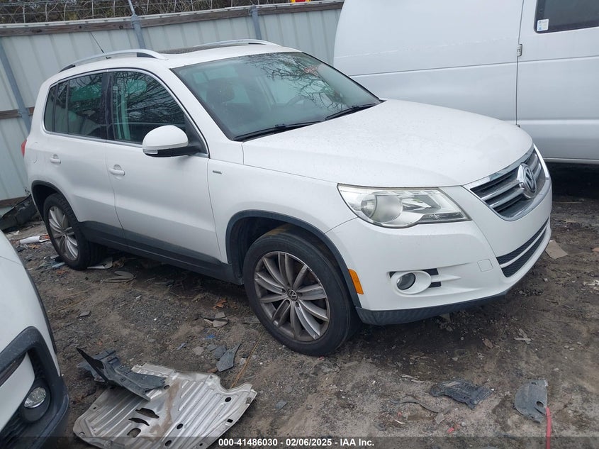 2010 VOLKSWAGEN TIGUAN VIN: WVGAV7AXXAW001922