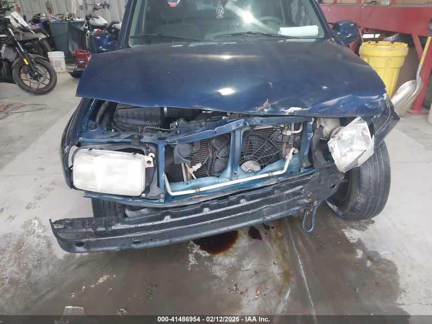 2002 CHEVROLET TRACKER auction photo 6