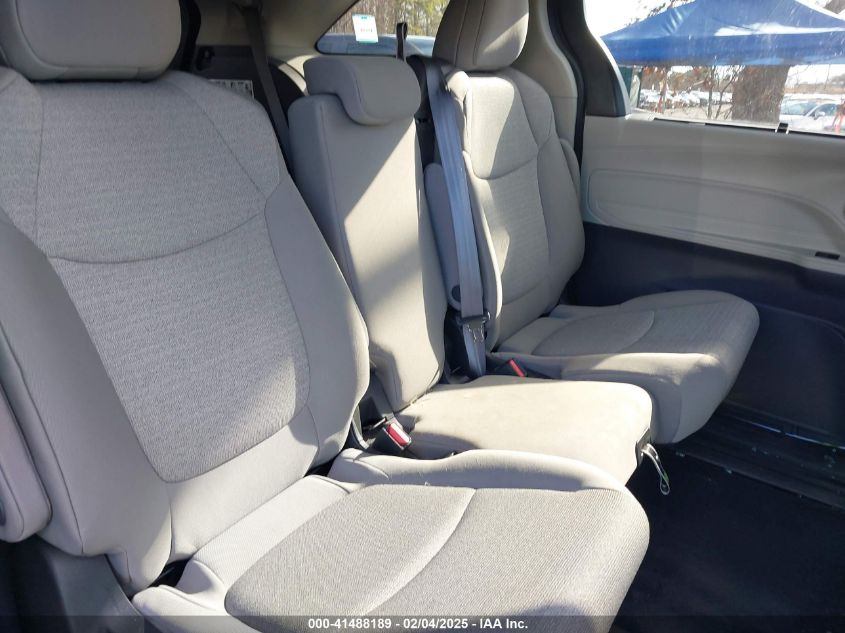 2023 Toyota Sienna - 5TDKRKEC2PS176293