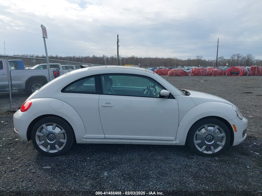 2014 VOLKSWAGEN BEETLE 2.5L - 3VWJP7AT8EM611560