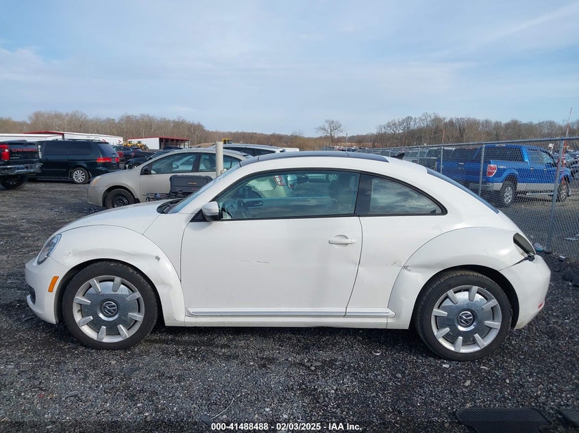 2014 VOLKSWAGEN BEETLE 2.5L - 3VWJP7AT8EM611560