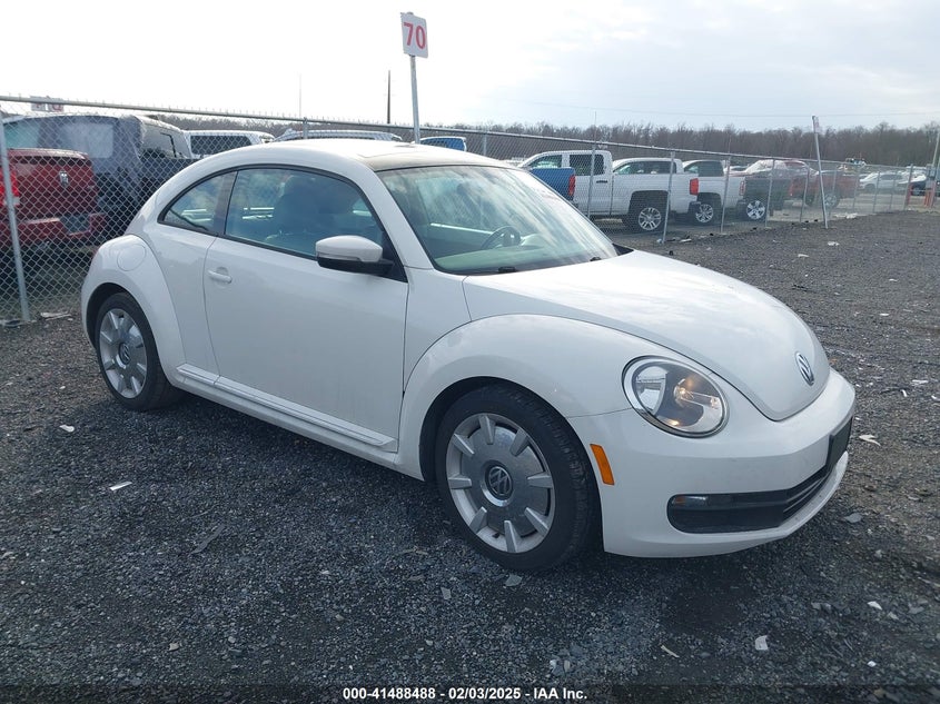 2014 VOLKSWAGEN BEETLE 2.5L - 3VWJP7AT8EM611560