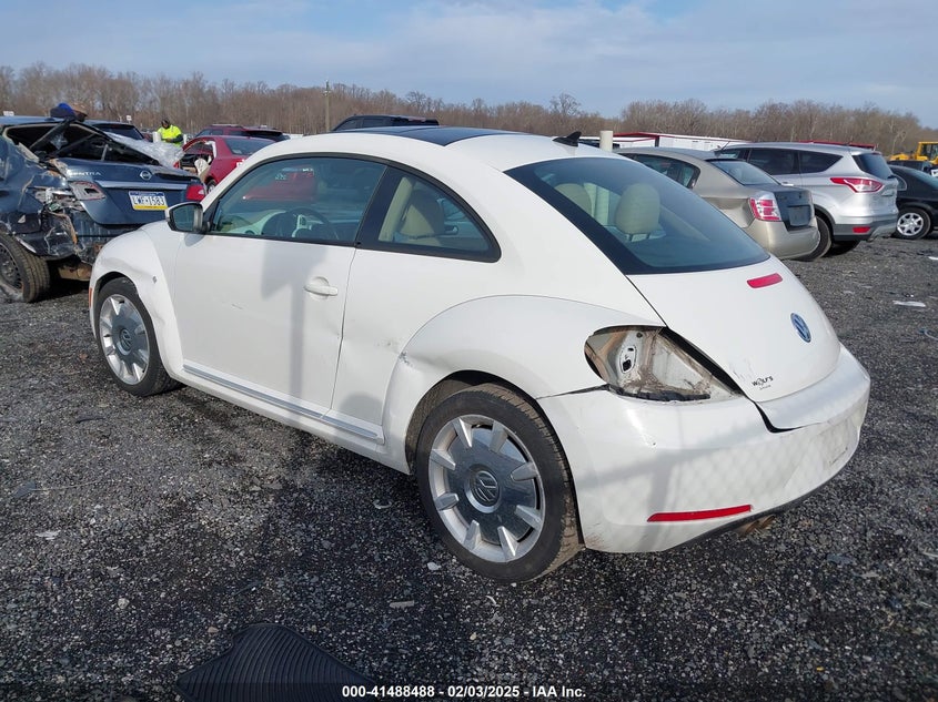 2014 VOLKSWAGEN BEETLE 2.5L - 3VWJP7AT8EM611560
