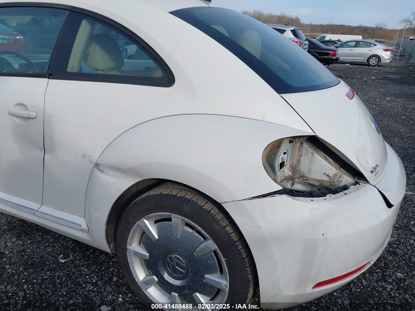 2014 VOLKSWAGEN BEETLE 2.5L - 3VWJP7AT8EM611560