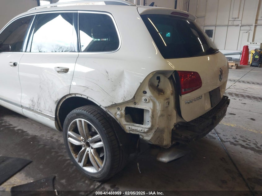 2013 VOLKSWAGEN TOUAREG VIN: WVGEF9BP6DD007323