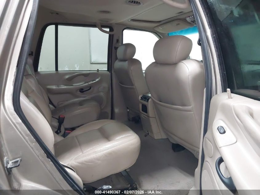 2001 Ford Expedition Eddie Bauer VIN: 1FMPU18L81LB71047 Lot: 41490367