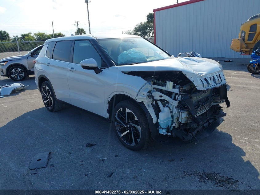 2024 MITSUBISHI OUTLANDER  (VIN: JA4J3VA81RZ025246)